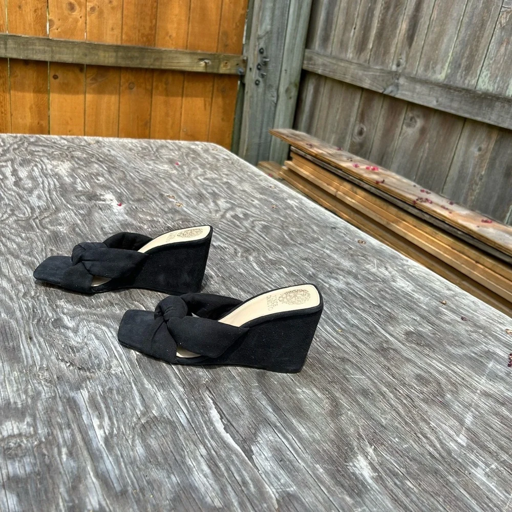 VINCE CAMUTO RENNAYA‎ WEDGE SANDAL black size 7